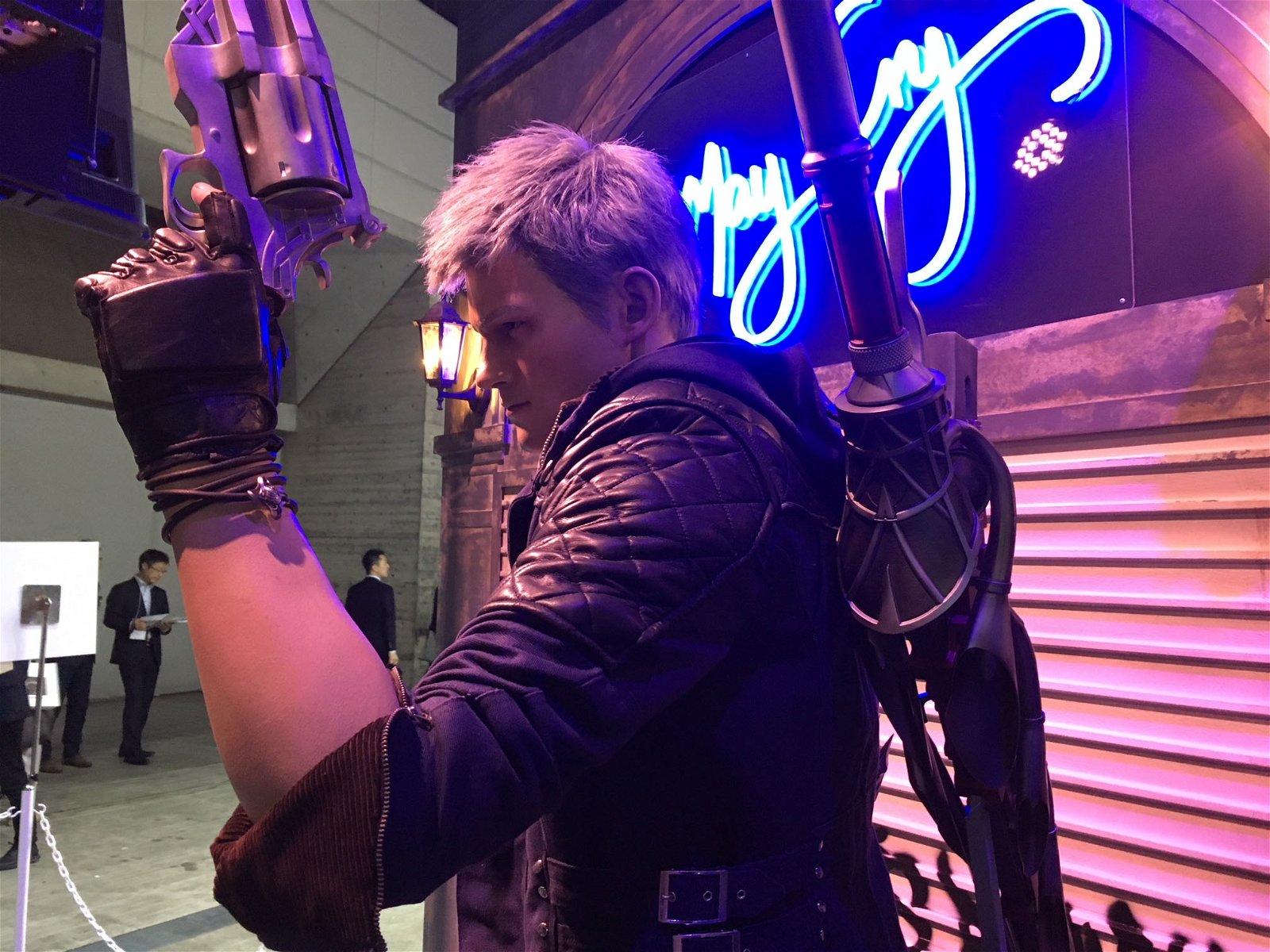 Nero de Devil May Cry 5 tuvo esta increíble estatua a tamaño real en el Tokyo Game Show 2018